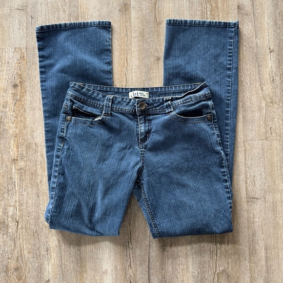 L.E.I. Low-Rise Bootcut Y2K Jeans - Picture 1 of 7